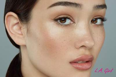 The Natural Eyeshadow Look That Makes You Stand Out (Not Blend In)
